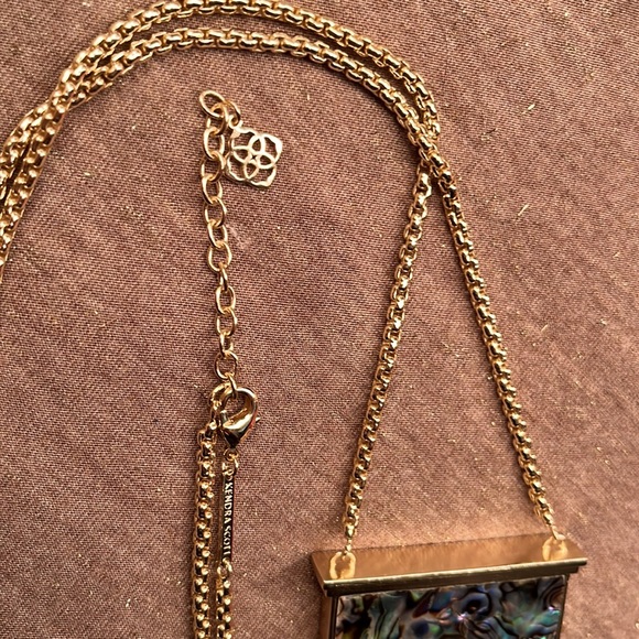 Kendra Scott Ellen Necklace Abalone Shell - Picture 7 of 9